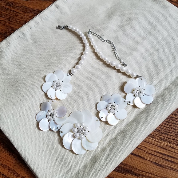 Jewelry - 🌻3 for 12🌻 Flower pearl necklace